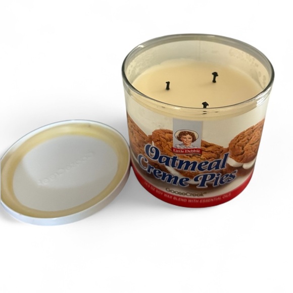 Little Debbie Oatmeal Creme Pies Candle - Picture 2 of 2